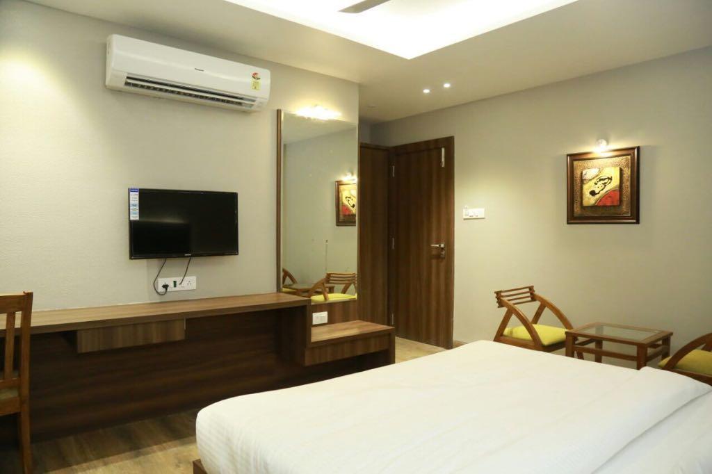 Hotel City Crown Mandsaur 外观 照片