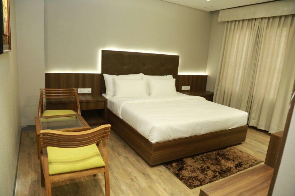 Hotel City Crown Mandsaur 外观 照片