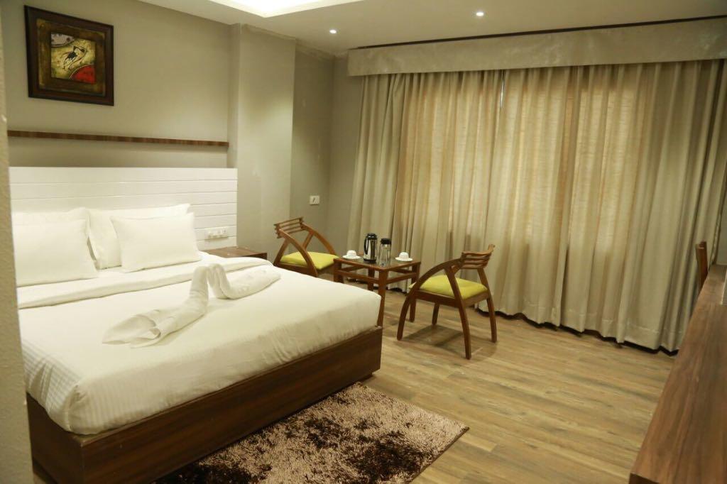 Hotel City Crown Mandsaur 外观 照片