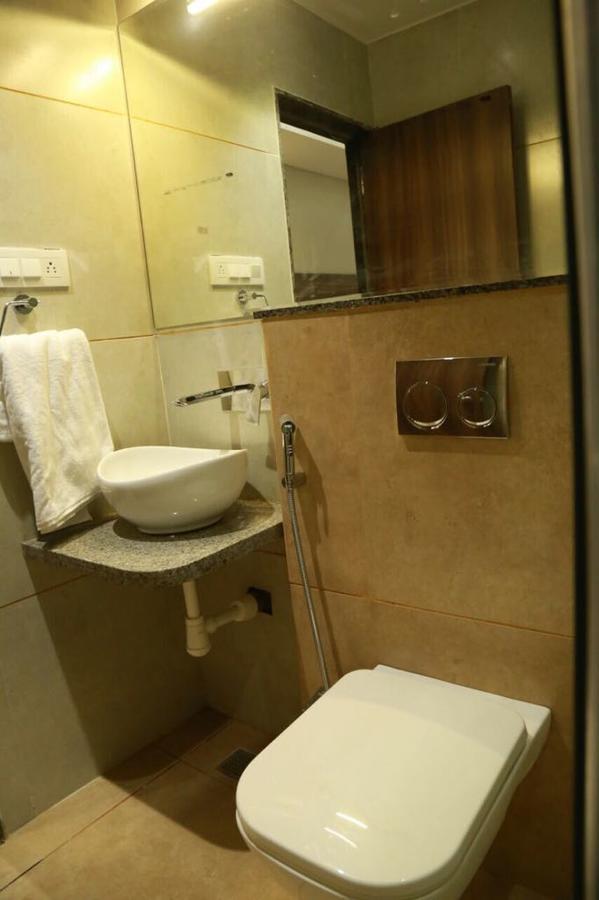 Hotel City Crown Mandsaur 外观 照片