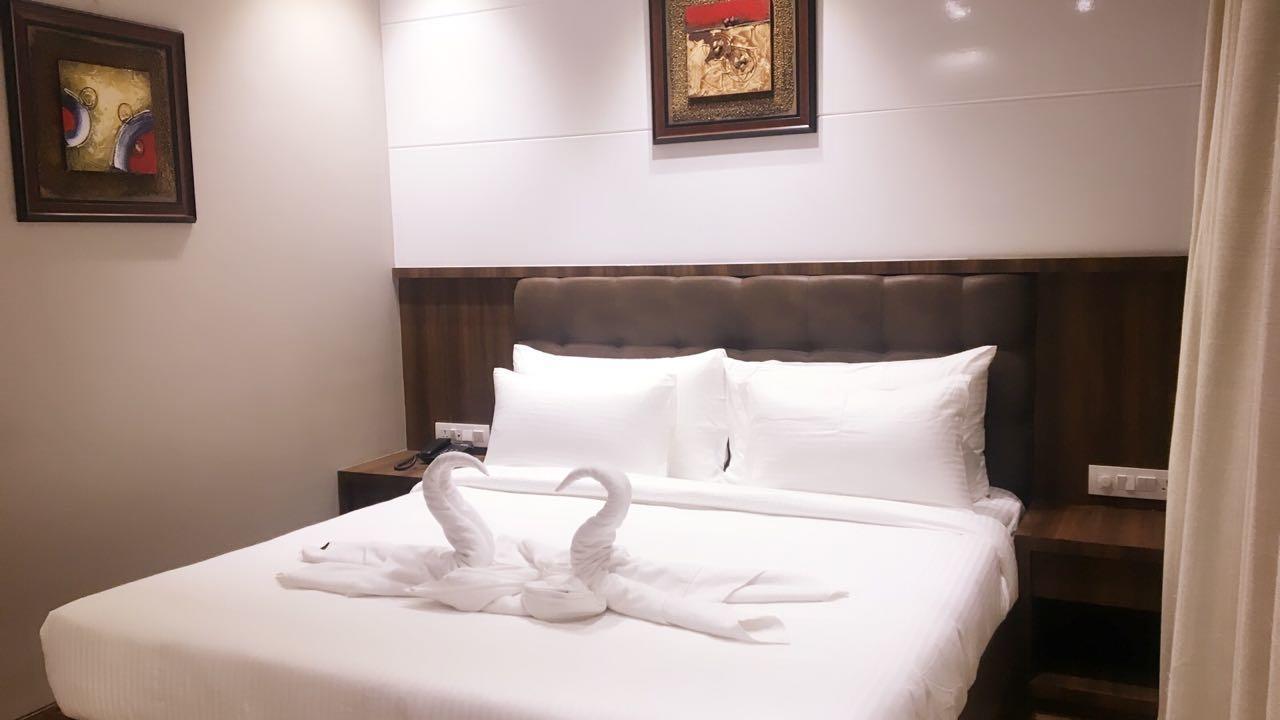 Hotel City Crown Mandsaur 外观 照片