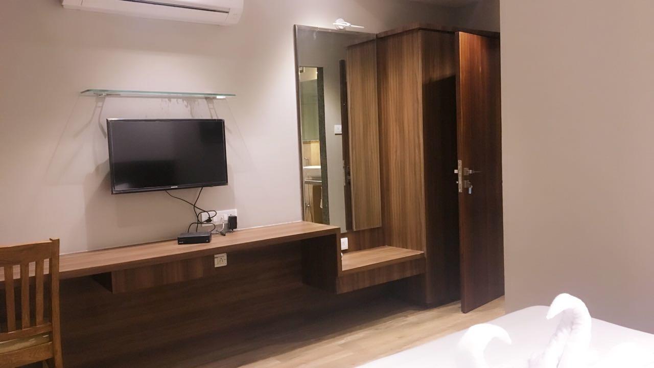 Hotel City Crown Mandsaur 外观 照片